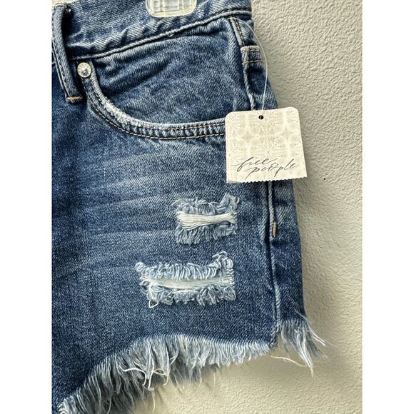 Free People Women’s Jean Shorts Cut Off Distressed‎ Style Size 24 Medium Wash - Picture 4 of 9